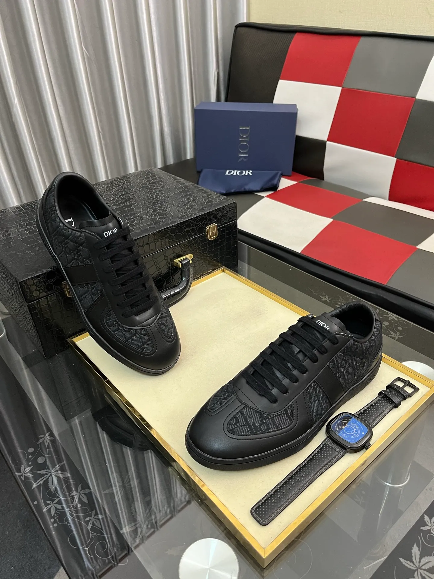 Men's shoes 💰380⌚️⌚️ 【Dior*DIAO】original quality.~ Unique modern style sneakers. 🏃A must-have casual shoe for trendy men😍😍 Original brand imported from Italy, imported original leather, sheep lining (refuses to discolor and grind feet) Sole: Original sole provided by the original factory, French lazy style design ⚠️Fit to the feet, original quality, super comfortable original sole. Code number: 38-445️⃣Colors available